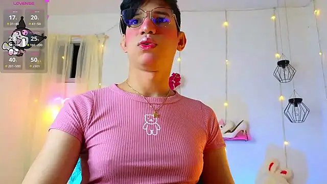 Snapshot of Ariel_Femboy_ chatting on 03.22.25 Ariel Femboy online show from 03.22.25