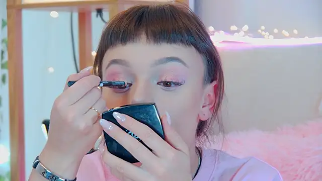 Snapshot of ElisabethDavis chatting on 09.17.25 ElisabethDavis online show from 09.17.25