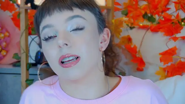 Snapshot of ElisabethDavis chatting on 10.13.25 ElisabethDavis online show from 10.13.25