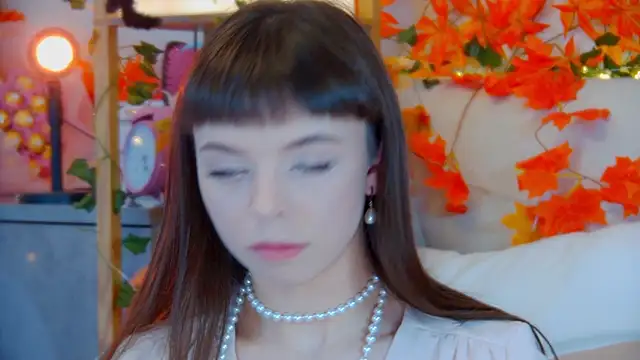 Snapshot of ElisabethDavis chatting on 10.17.25 ElisabethDavis online show from 10.17.25