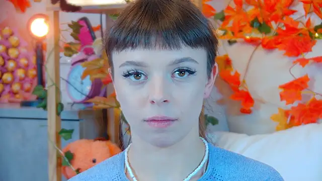 Snapshot of ElisabethDavis chatting on 10.21.25 ElisabethDavis online show from 10.21.25