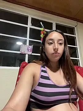 Snapshot of Vaiolet_a chatting on 12.12.24 Vaiolet a online show from 12.12.24