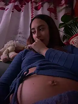 Snapshot of Vaiolet_a chatting on 12.19.24 Vaiolet a online show from 12.19.24