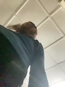 Snapshot of Vaiolet_a chatting on 12.20.24 Vaiolet a online show from 12.20.24