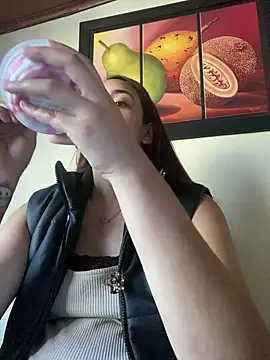 Snapshot of Vaiolet_a chatting on 01.22.25 Vaiolet a online show from 01.22.25