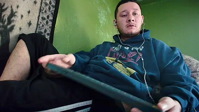 Snapshot of sweet_cock28 chatting on 12.13.24 sweet cock28 online show from 12.13.24