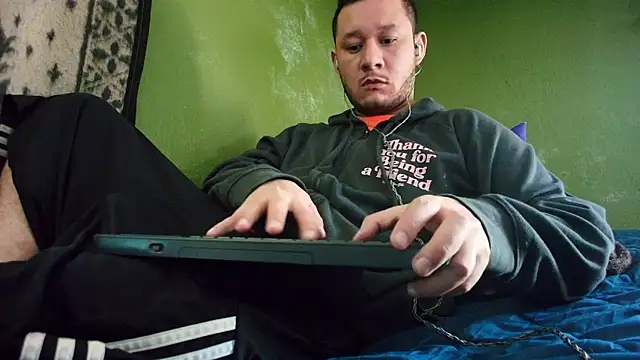 Snapshot of sweet_cock28 chatting on 12.14.24 sweet cock28 online show from 12.14.24