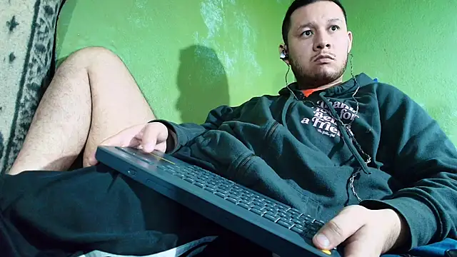 Snapshot of sweet_cock28 chatting on 12.14.24 sweet cock28 online show from 12.14.24