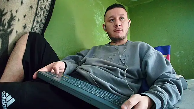 Snapshot of sweet_cock28 chatting on 12.19.24 sweet cock28 online show from 12.19.24