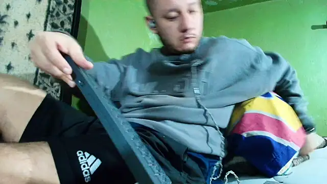 Snapshot of sweet_cock28 chatting on 12.22.24 sweet cock28 online show from 12.22.24