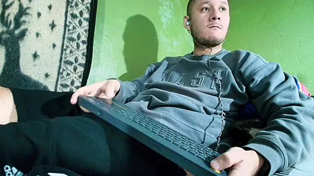 Snapshot of sweet_cock28 chatting on 12.24.24 sweet cock28 online show from 12.24.24