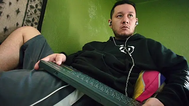 Snapshot of sweet_cock28 chatting on 01.06.25 sweet cock28 online show from 01.06.25