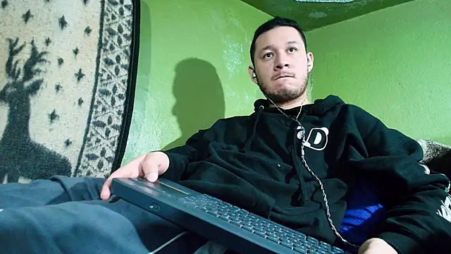 Snapshot of sweet_cock28 chatting on 01.12.25 sweet cock28 online show from 01.12.25