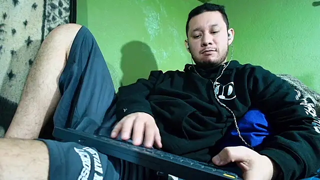 Snapshot of sweet_cock28 chatting on 01.12.25 sweet cock28 online show from 01.12.25