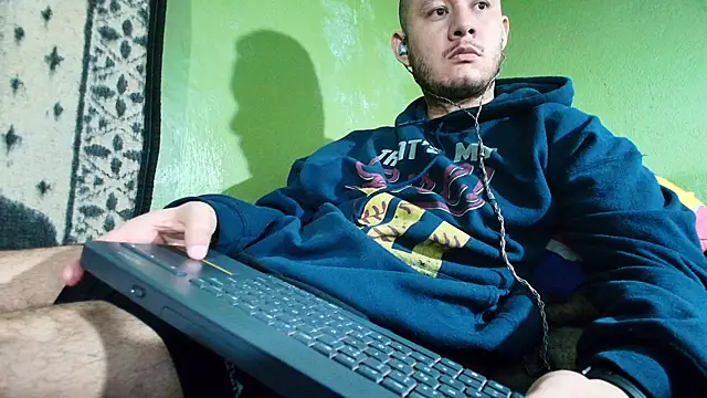 Snapshot of sweet_cock28 chatting on 01.19.25 sweet cock28 online show from 01.19.25