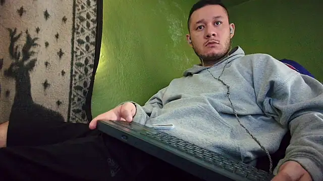 Snapshot of sweet_cock28 chatting on 01.23.25 sweet cock28 online show from 01.23.25