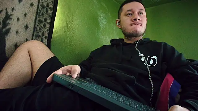 Snapshot of sweet_cock28 chatting on 01.31.25 sweet cock28 online show from 01.31.25