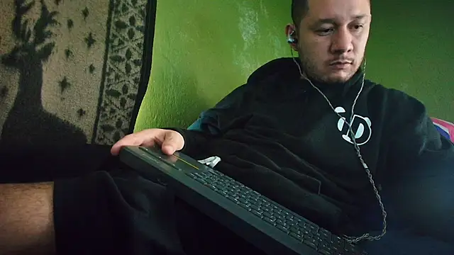 Snapshot of sweet_cock28 chatting on 02.02.25 sweet cock28 online show from 02.02.25