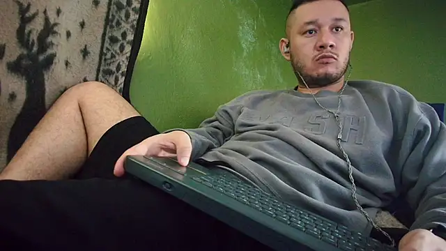 Snapshot of sweet_cock28 chatting on 02.08.25 sweet cock28 online show from 02.08.25