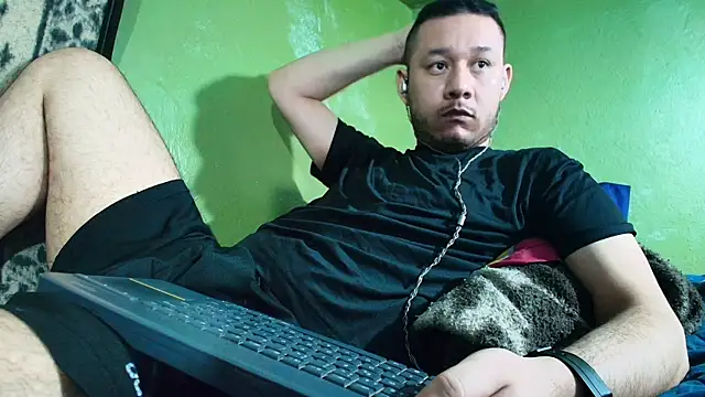 Snapshot of sweet_cock28 chatting on 02.13.25 sweet cock28 online show from 02.13.25