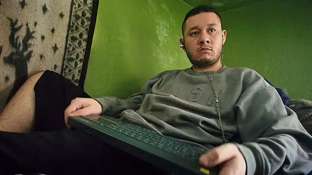 Snapshot of sweet_cock28 chatting on 02.15.25 sweet cock28 online show from 02.15.25