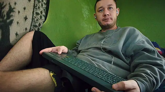 Snapshot of sweet_cock28 chatting on 02.18.25 sweet cock28 online show from 02.18.25