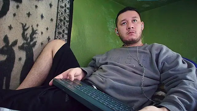 Snapshot of sweet_cock28 chatting on 02.21.25 sweet cock28 online show from 02.21.25