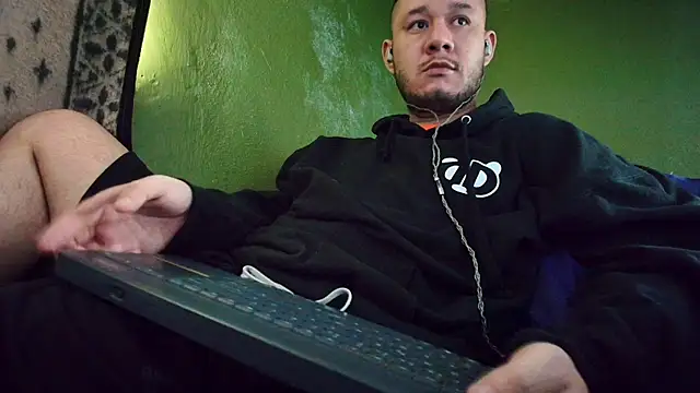 Snapshot of sweet_cock28 chatting on 03.09.25 sweet cock28 online show from 03.09.25