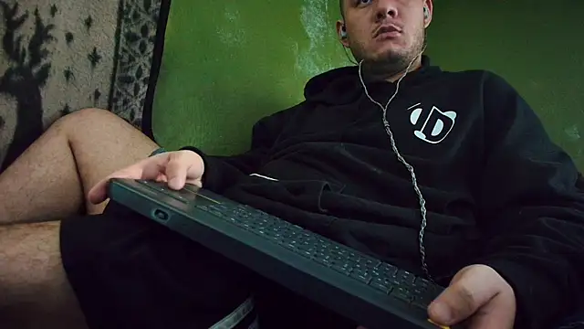 Snapshot of sweet_cock28 chatting on 03.10.25 sweet cock28 online show from 03.10.25