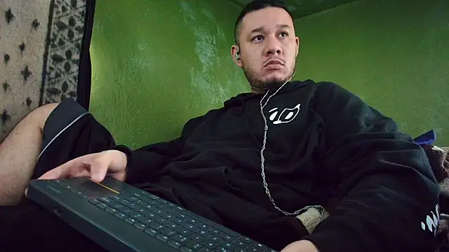 Snapshot of sweet_cock28 chatting on 03.13.25 sweet cock28 online show from 03.13.25