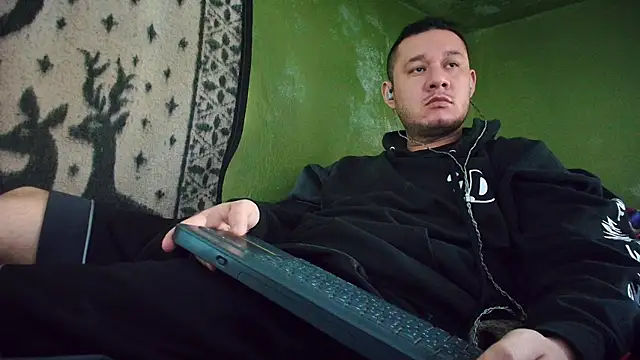 Snapshot of sweet_cock28 chatting on 03.17.25 sweet cock28 online show from 03.17.25