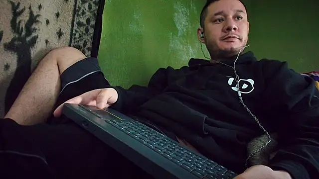 Snapshot of sweet_cock28 chatting on 03.18.25 sweet cock28 online show from 03.18.25