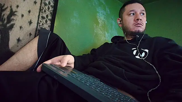 Snapshot of sweet_cock28 chatting on 03.21.25 sweet cock28 online show from 03.21.25