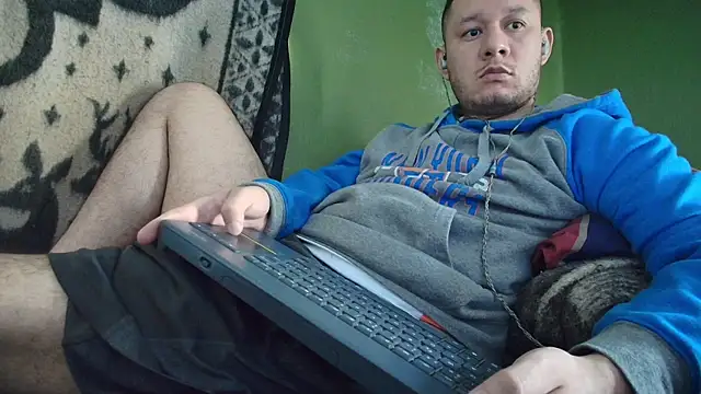 Snapshot of sweet_cock28 chatting on 09.09.25 sweet cock28 online show from 09.09.25