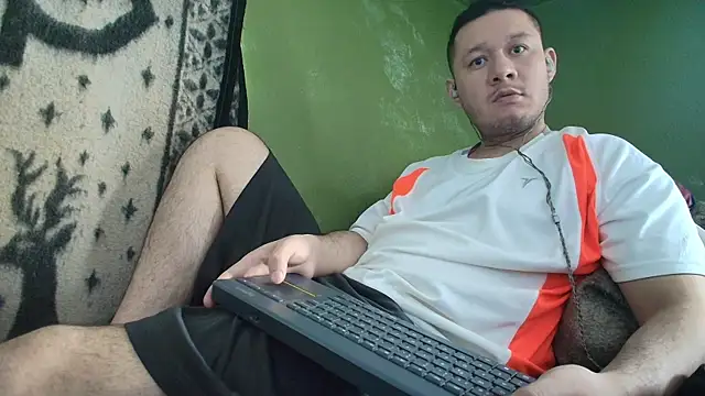 Snapshot of sweet_cock28 chatting on 09.15.25 sweet cock28 online show from 09.15.25