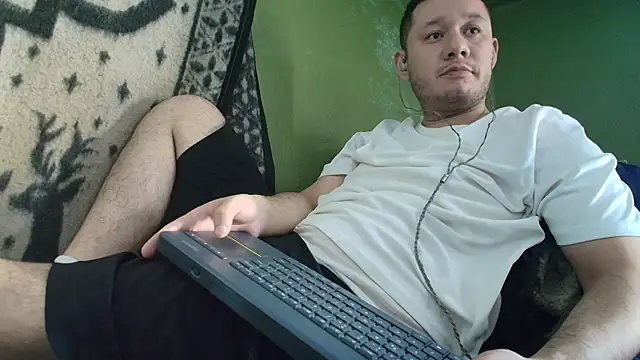 Snapshot of sweet_cock28 chatting on 09.23.25 sweet cock28 online show from 09.23.25