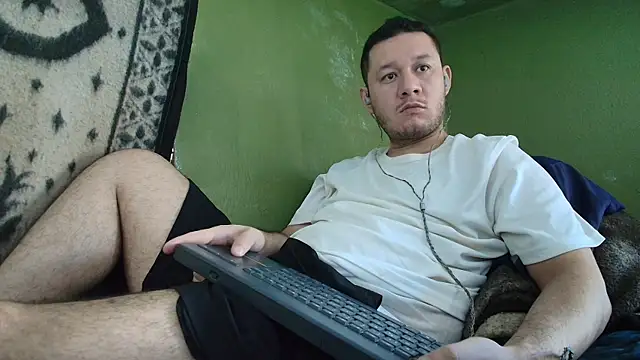 Snapshot of sweet_cock28 chatting on 09.25.25 sweet cock28 online show from 09.25.25