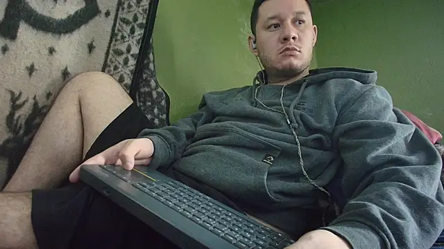 Snapshot of sweet_cock28 chatting on 09.29.25 sweet cock28 online show from 09.29.25