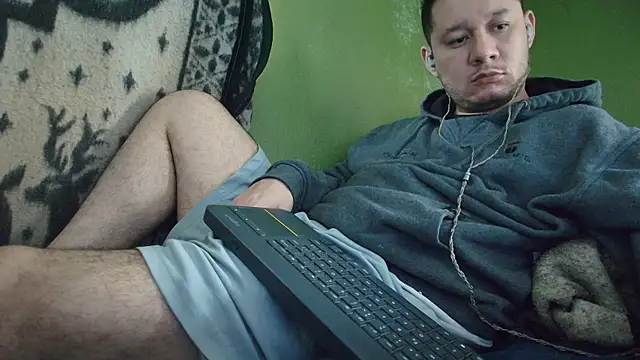 Snapshot of sweet_cock28 chatting on 09.30.25 sweet cock28 online show from 09.30.25