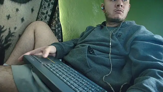 Snapshot of sweet_cock28 chatting on 10.05.25 sweet cock28 online show from 10.05.25