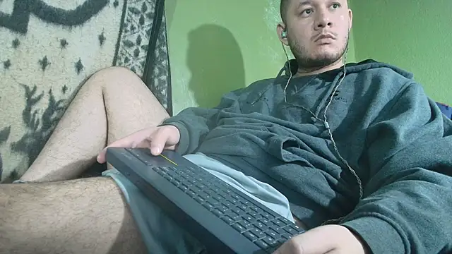 Snapshot of sweet_cock28 chatting on 10.10.25 sweet cock28 online show from 10.10.25