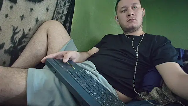 Snapshot of sweet_cock28 chatting on 10.13.25 sweet cock28 online show from 10.13.25