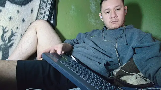 Snapshot of sweet_cock28 chatting on 10.14.25 sweet cock28 online show from 10.14.25