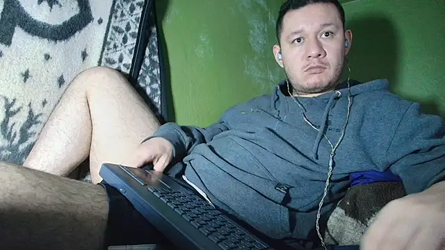 Snapshot of sweet_cock28 chatting on 10.21.25 sweet cock28 online show from 10.21.25