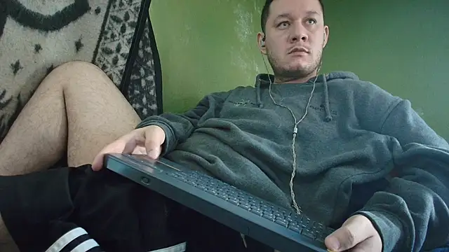 Snapshot of sweet_cock28 chatting on 10.22.25 sweet cock28 online show from 10.22.25