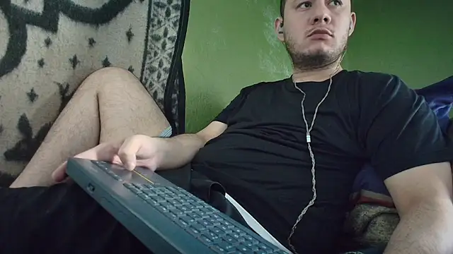 Snapshot of sweet_cock28 chatting on 10.24.25 sweet cock28 online show from 10.24.25