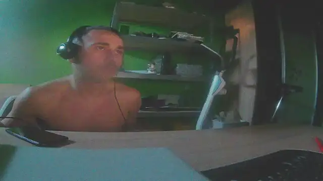 Snapshot of capoloveu chatting on 03.03.25 capoloveu online show from 03.03.25