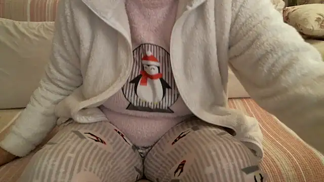 Snapshot of mysteriouscouple001 chatting on 12.30.24 mysteriouscouple001 online show from 12.30.24