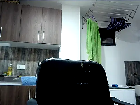 Snapshot of axeldaviid chatting on 03.05.25 axeldaviid online show from 03.05.25