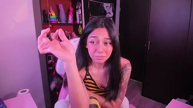 amber yull online show from 04.24.26